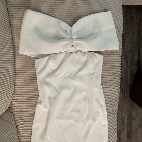 Meshki Best seller Gwyneth Off Shoulder Bow Mini Dress - White- Large - Picture 8 of 9